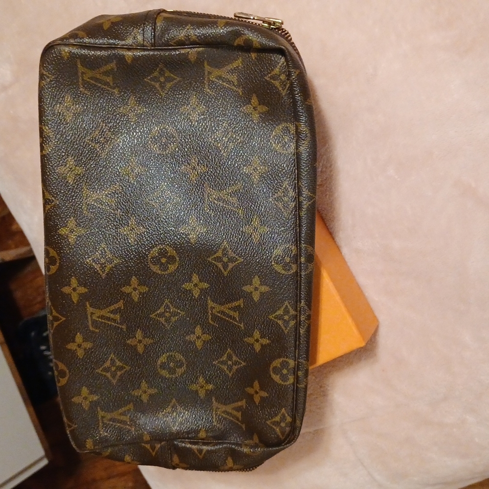Authentic Louis Vuitton - Picture 5 of 9